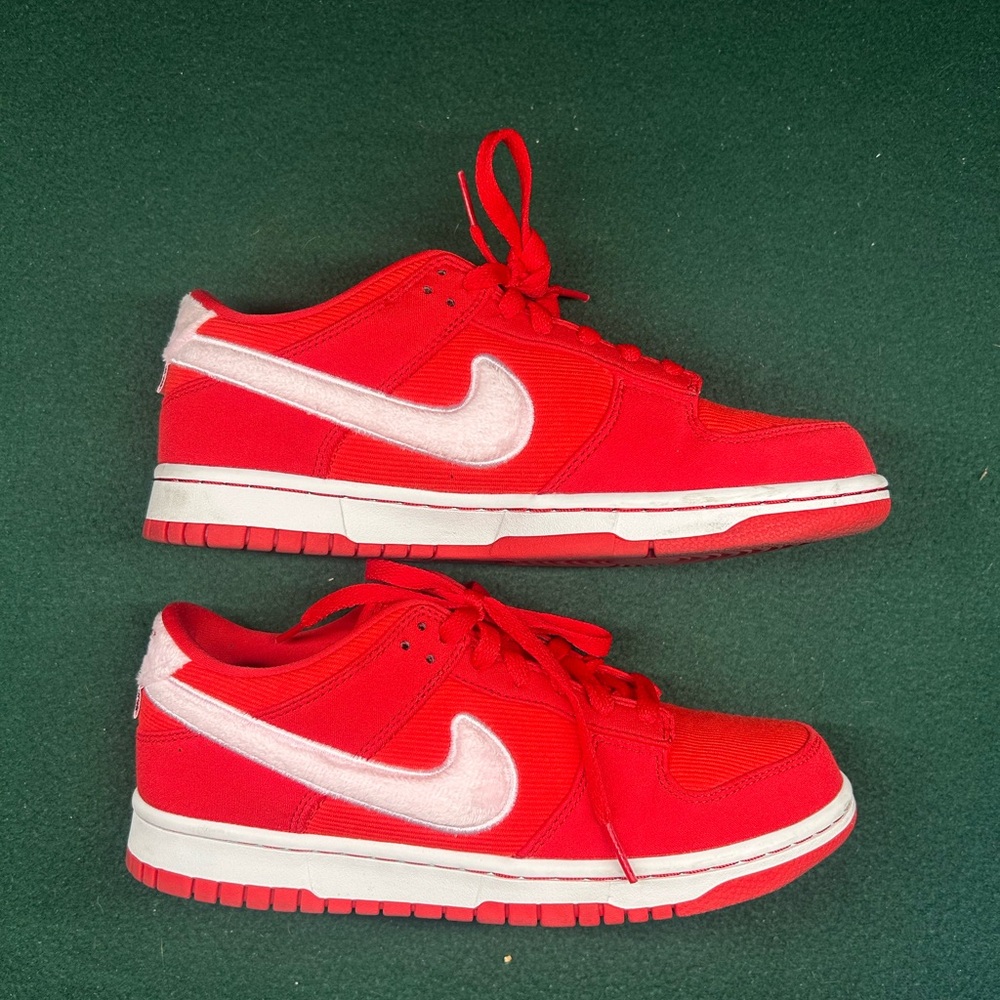 Nike Dunk Low “Valentine’s Day” Red Heart Sneakers Women’s Size 7